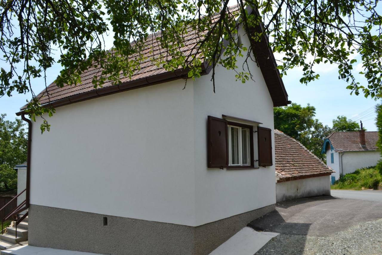 Kleines Kellerstoeckl Nimm 2 Apartment Rechnitz Bagian luar foto